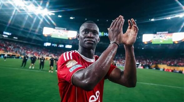 الأهلي يخطر أليو ديانج بالقرار النهائي في عرض نادي فالنسيا