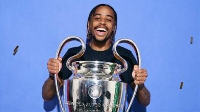 برادلي باركولا يسجل الهدف الأول لباريس سان جيرمان في مرمى أوكسير