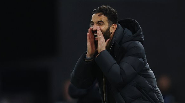 جاري نيفيل ينتقد أموريم لتجاهله موهبة مانشستر يونايتد الشابة