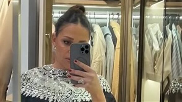 سعر بلوزة داليا البحيري في حفل زفاف الفنانة دعاء رجب