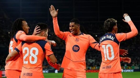 غياب بيدري يتصدر قائمة برشلونة لمواجهة إلتشي في الليجا