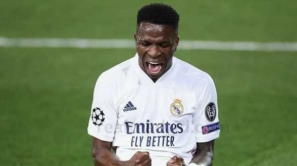 فينيسيوس قريب من الاستمرار مع ريال مدريد بعد مغادرة ألونسو