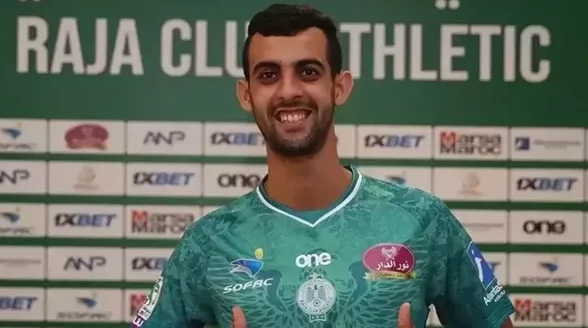 يوسف بلعمري في قائمة الأهلي المحلية بعد حل أزمة داري