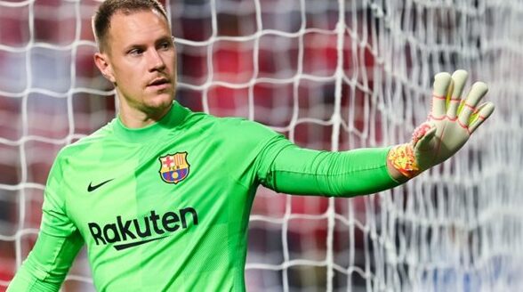 إصابة غير متوقعة تضع مستقبل تير شتيجن وبرشلونة في موقف حرج