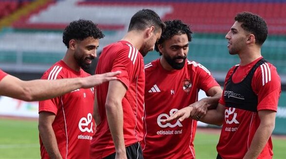 السبب الإداري وراء استبعاد لاعب الأهلي من مباراة شبيبة القبائل الجزائري