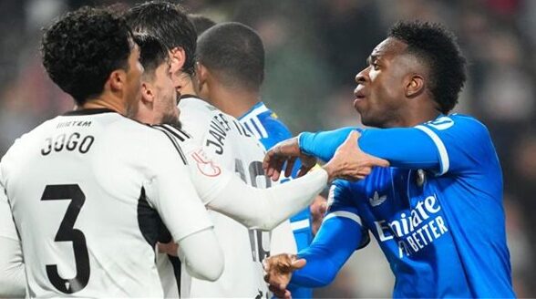 بسبب تصرف عنصري من مشجع.. الاتحاد الإسباني يفرض عقوبة صارمة على المشجع