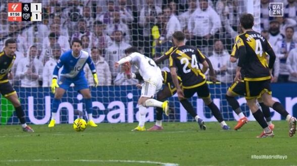 خبير تحكيمي يوضح صحة ركلة جزاء ريال مدريد في الوقت الحاسم أمام فاليكانو