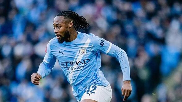 سيمينيو يتخطى الخوف بالدعاء من بورنموث إلى مانشستر سيتي