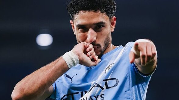 عمر مرموش يتصدر التشكيل المثالي لنصف نهائي كأس الرابطة الإنجليزية