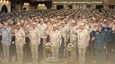 وزير الدفاع والإنتاج الحربي يلتقي قادة وضباط القوات المسلحة لتعزيز الاستعدادات والأمن الوطني